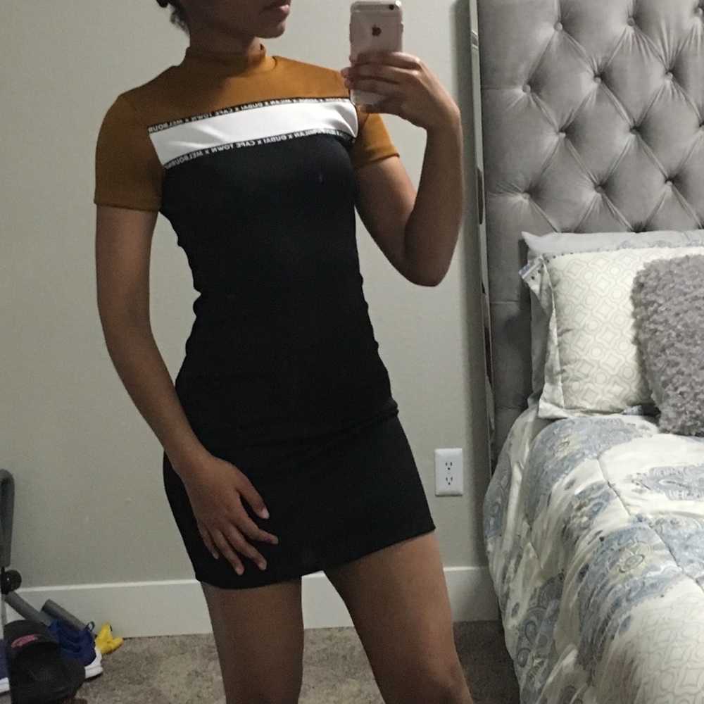 Short sleeve mini dress